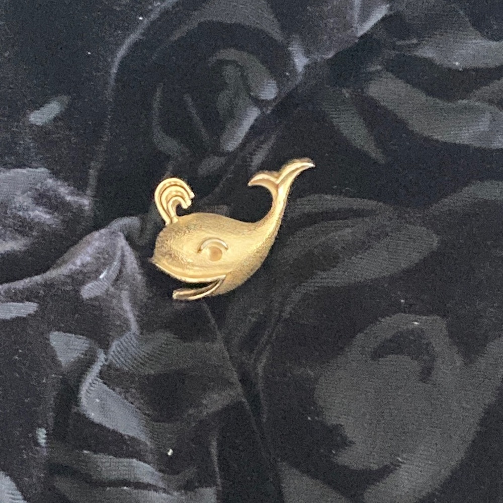 Gerry Weber Gold Whale Pin Accessory